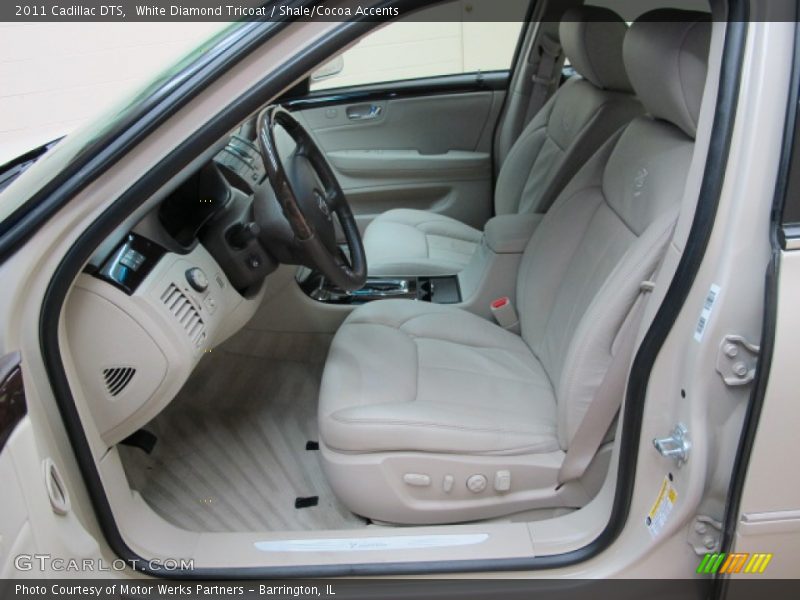 White Diamond Tricoat / Shale/Cocoa Accents 2011 Cadillac DTS