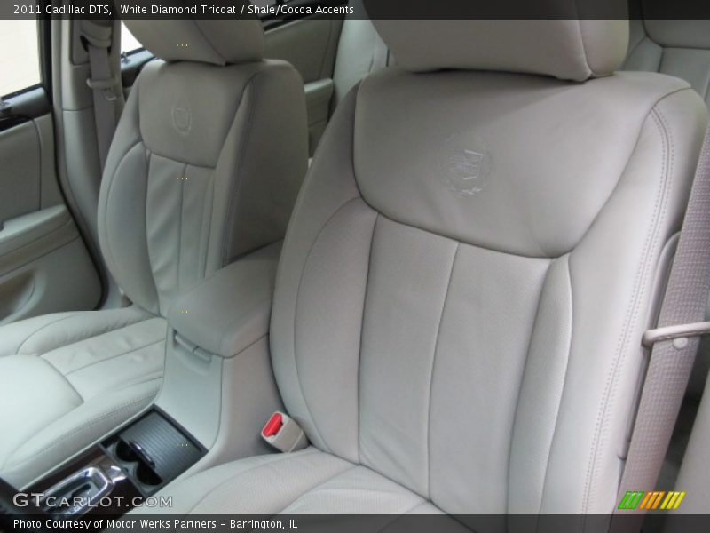 White Diamond Tricoat / Shale/Cocoa Accents 2011 Cadillac DTS