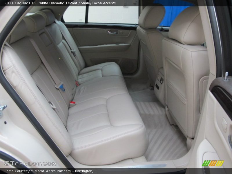 White Diamond Tricoat / Shale/Cocoa Accents 2011 Cadillac DTS
