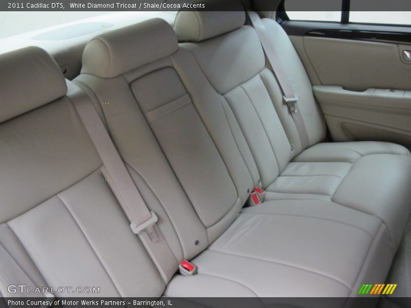 White Diamond Tricoat / Shale/Cocoa Accents 2011 Cadillac DTS