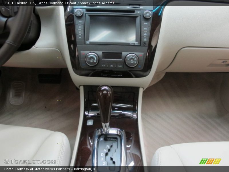 White Diamond Tricoat / Shale/Cocoa Accents 2011 Cadillac DTS