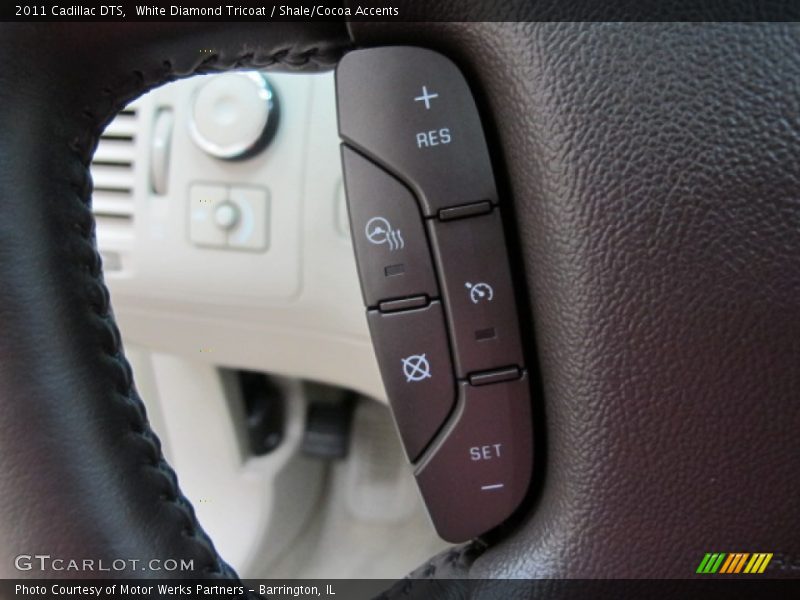 White Diamond Tricoat / Shale/Cocoa Accents 2011 Cadillac DTS