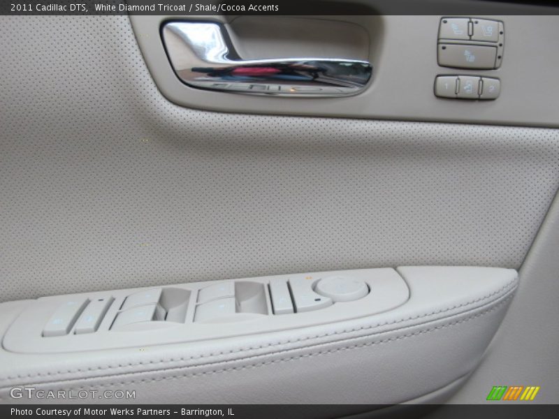 White Diamond Tricoat / Shale/Cocoa Accents 2011 Cadillac DTS