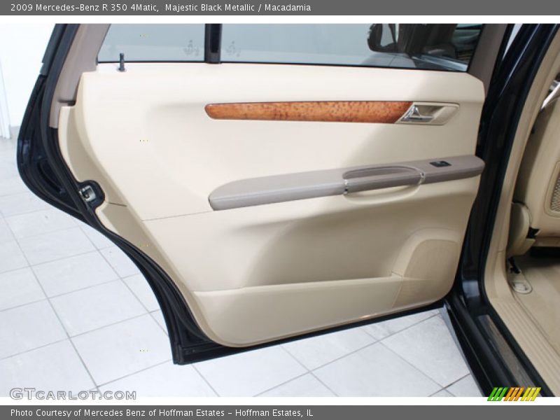 Majestic Black Metallic / Macadamia 2009 Mercedes-Benz R 350 4Matic