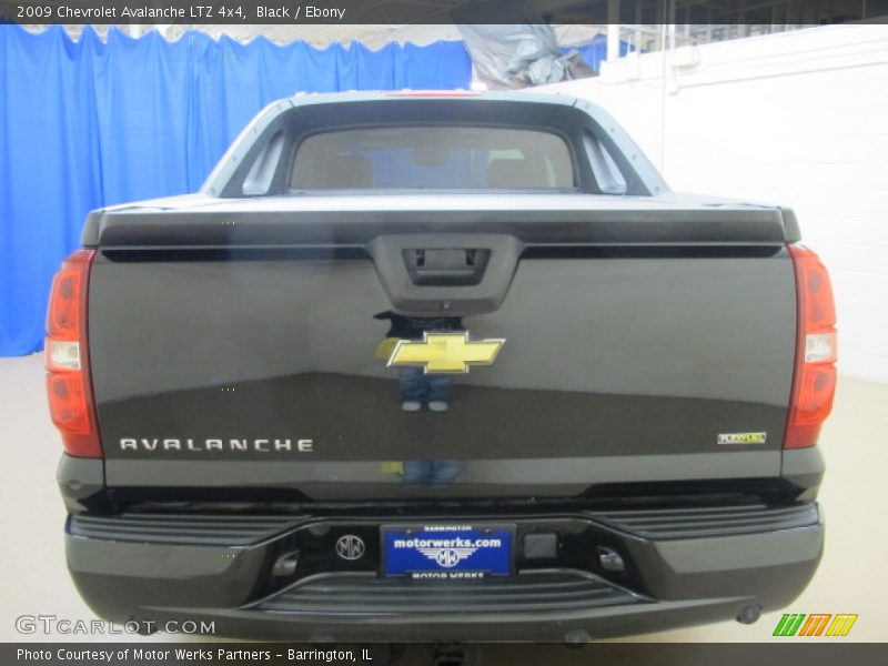 Black / Ebony 2009 Chevrolet Avalanche LTZ 4x4
