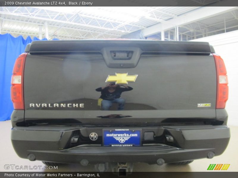Black / Ebony 2009 Chevrolet Avalanche LTZ 4x4