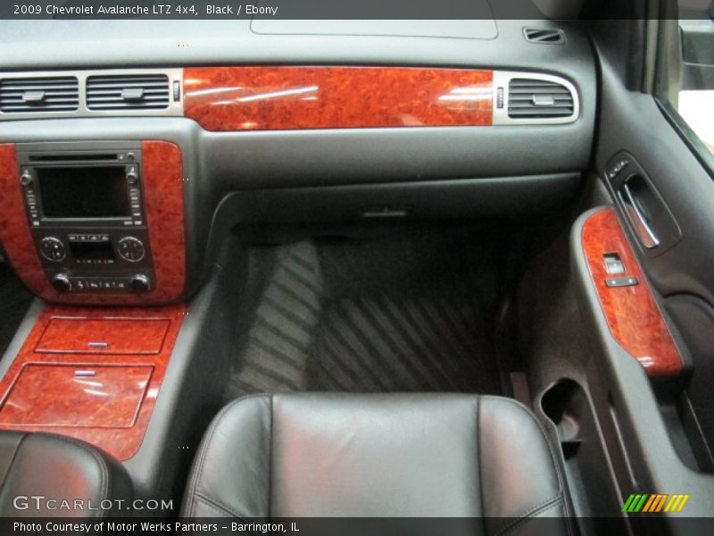 Black / Ebony 2009 Chevrolet Avalanche LTZ 4x4