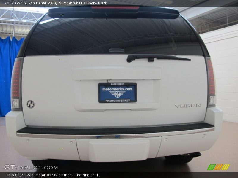 Summit White / Ebony Black 2007 GMC Yukon Denali AWD