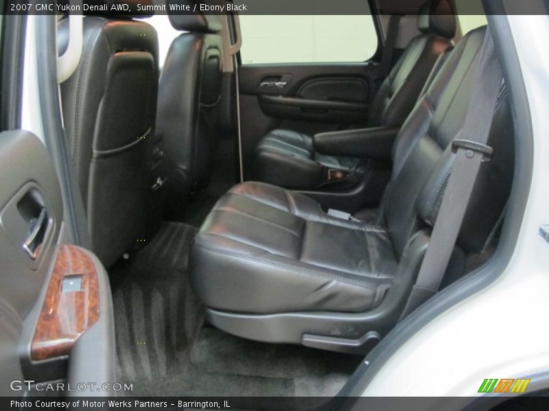 Summit White / Ebony Black 2007 GMC Yukon Denali AWD