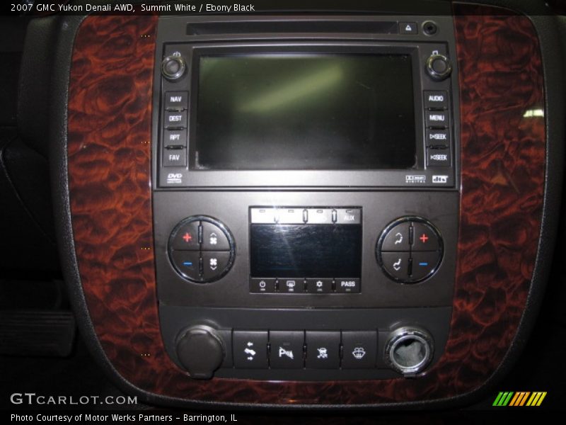 Summit White / Ebony Black 2007 GMC Yukon Denali AWD