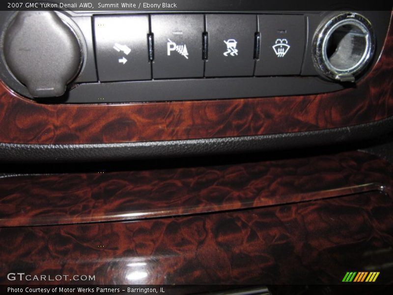 Summit White / Ebony Black 2007 GMC Yukon Denali AWD