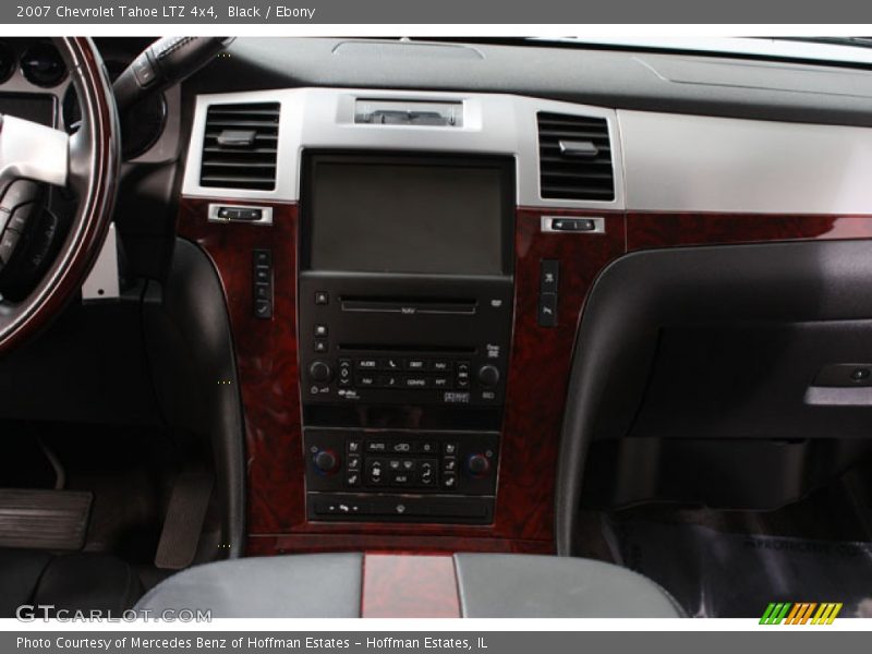Controls of 2007 Tahoe LTZ 4x4