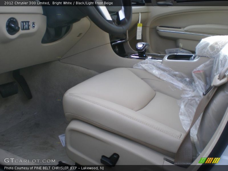 Bright White / Black/Light Frost Beige 2012 Chrysler 300 Limited