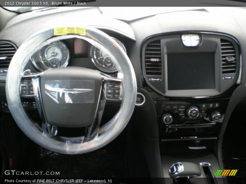 Bright White / Black 2012 Chrysler 300 S V6