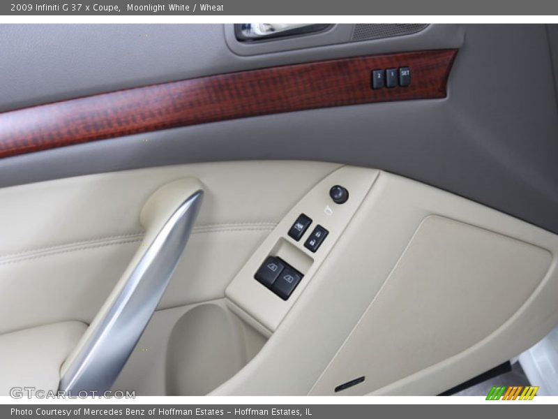 Controls of 2009 G 37 x Coupe