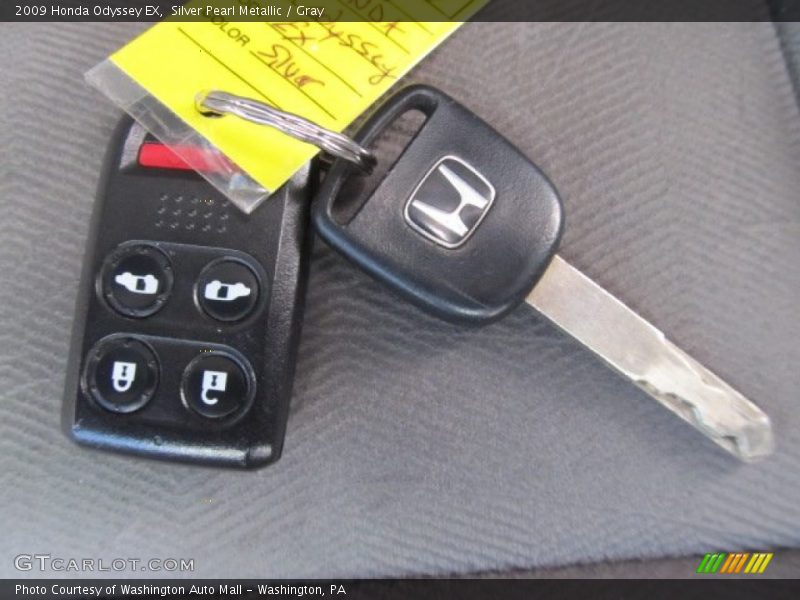 Silver Pearl Metallic / Gray 2009 Honda Odyssey EX