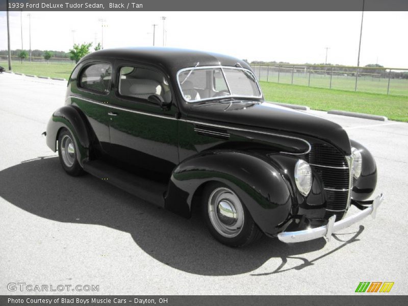 Black / Tan 1939 Ford DeLuxe Tudor Sedan