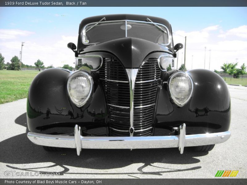 Black / Tan 1939 Ford DeLuxe Tudor Sedan
