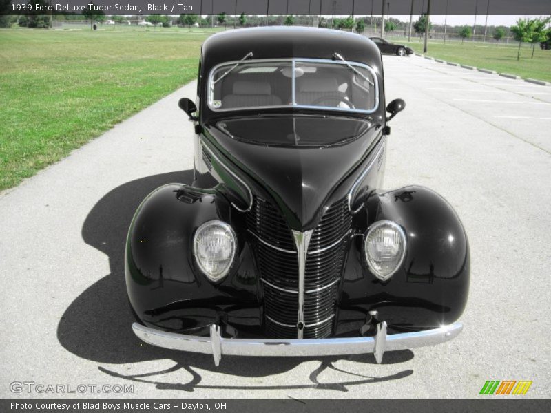Black / Tan 1939 Ford DeLuxe Tudor Sedan