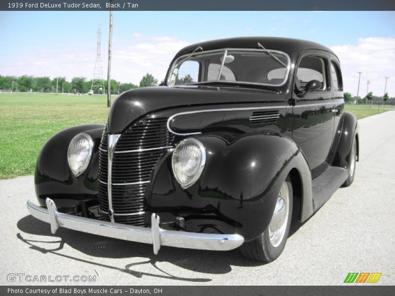 Black / Tan 1939 Ford DeLuxe Tudor Sedan