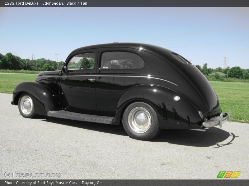 Black / Tan 1939 Ford DeLuxe Tudor Sedan