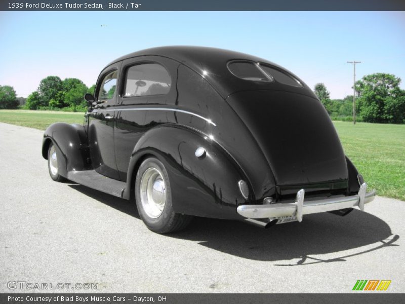 Black / Tan 1939 Ford DeLuxe Tudor Sedan
