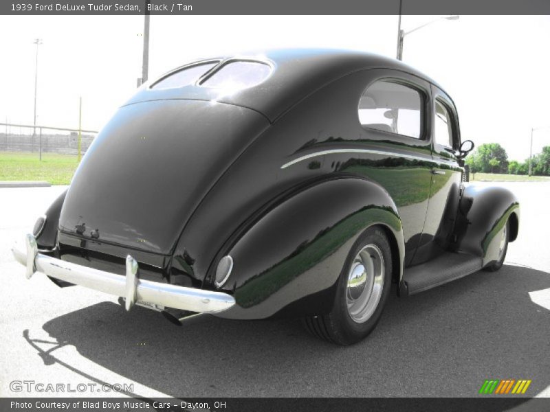 Black / Tan 1939 Ford DeLuxe Tudor Sedan