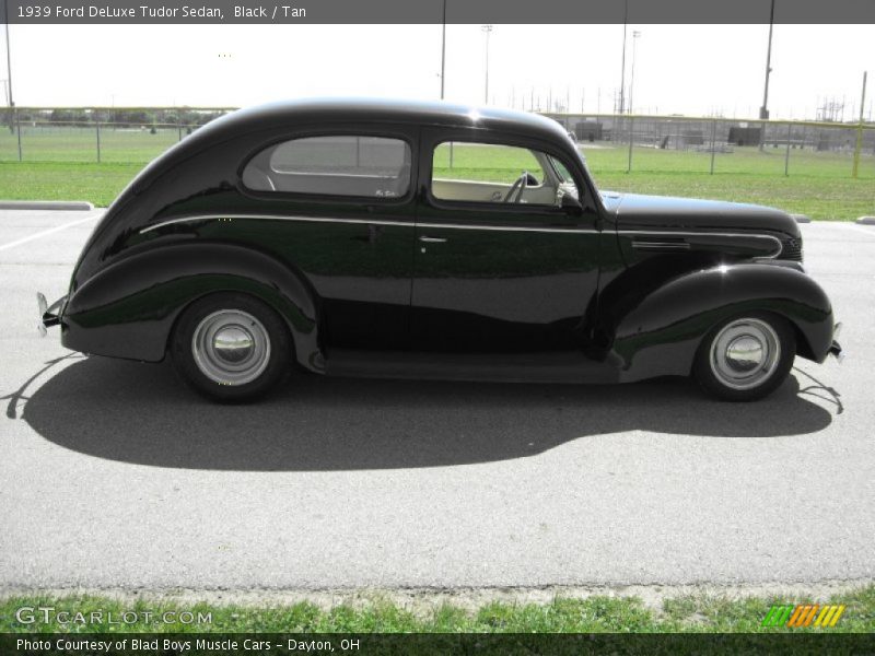 Black / Tan 1939 Ford DeLuxe Tudor Sedan