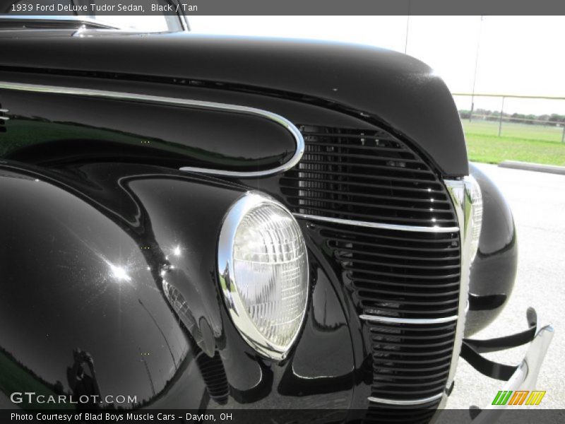 Black / Tan 1939 Ford DeLuxe Tudor Sedan