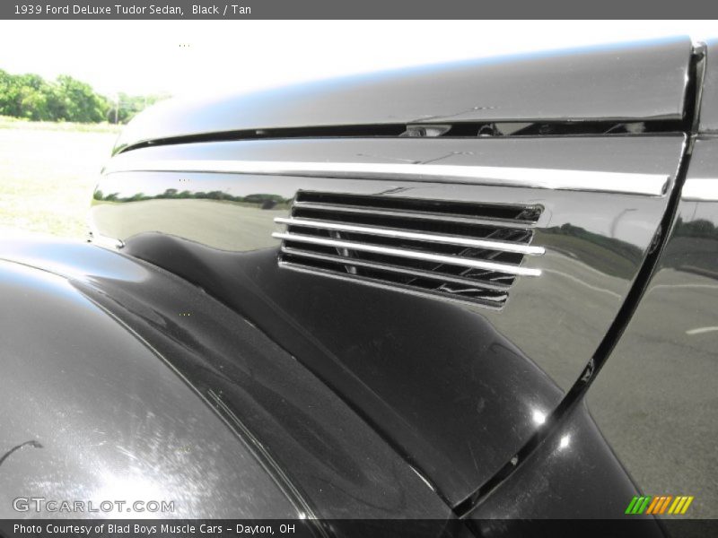 Black / Tan 1939 Ford DeLuxe Tudor Sedan