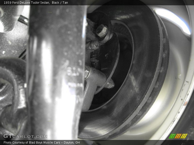 Black / Tan 1939 Ford DeLuxe Tudor Sedan