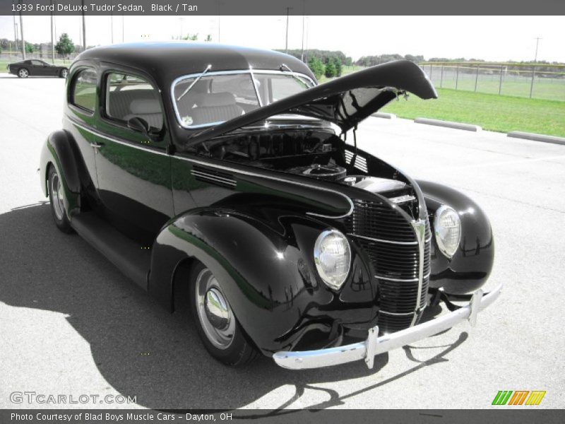 Black / Tan 1939 Ford DeLuxe Tudor Sedan