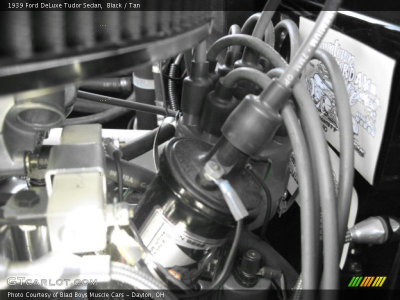 Black / Tan 1939 Ford DeLuxe Tudor Sedan