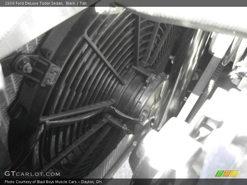 Black / Tan 1939 Ford DeLuxe Tudor Sedan