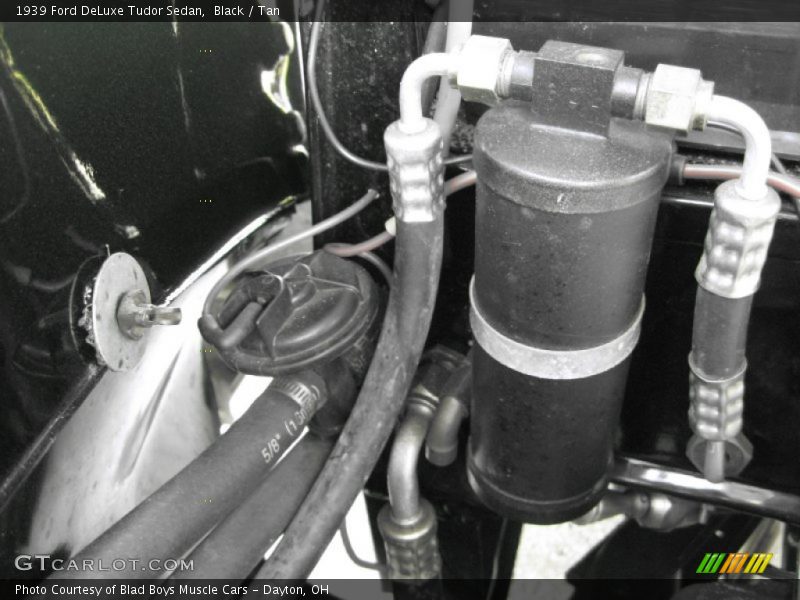 Black / Tan 1939 Ford DeLuxe Tudor Sedan