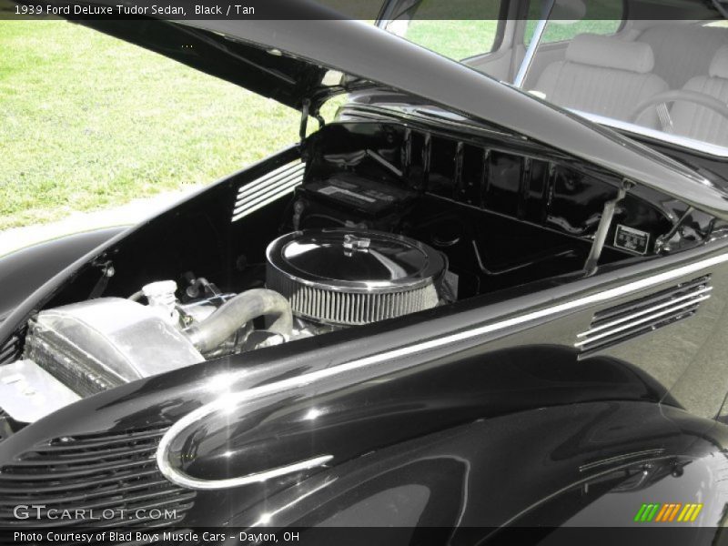 Black / Tan 1939 Ford DeLuxe Tudor Sedan