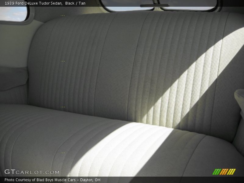 Black / Tan 1939 Ford DeLuxe Tudor Sedan