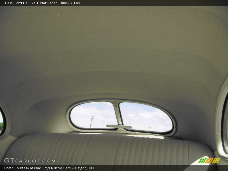Black / Tan 1939 Ford DeLuxe Tudor Sedan