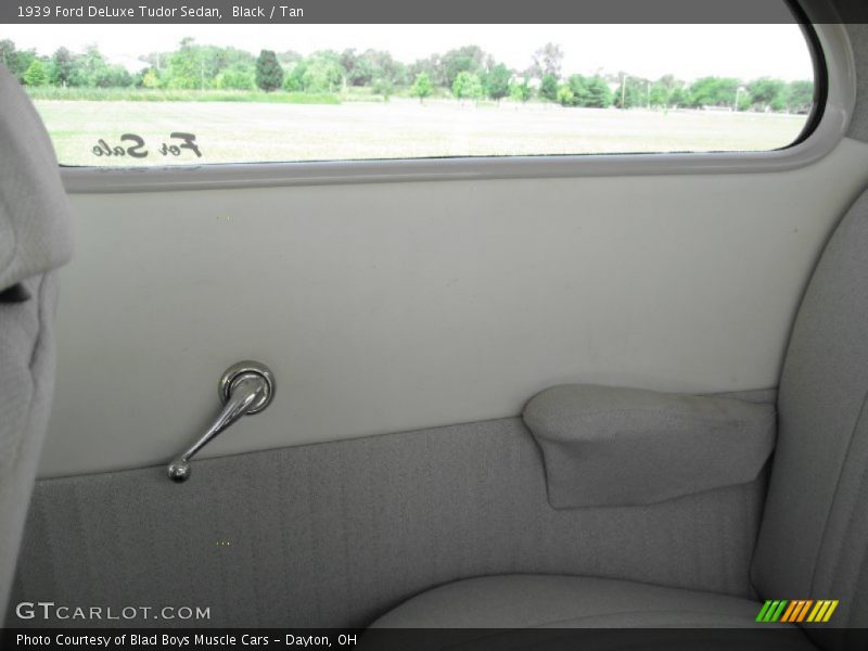 Black / Tan 1939 Ford DeLuxe Tudor Sedan