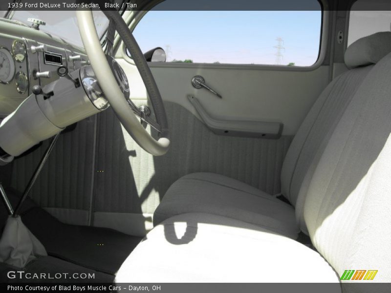 Black / Tan 1939 Ford DeLuxe Tudor Sedan