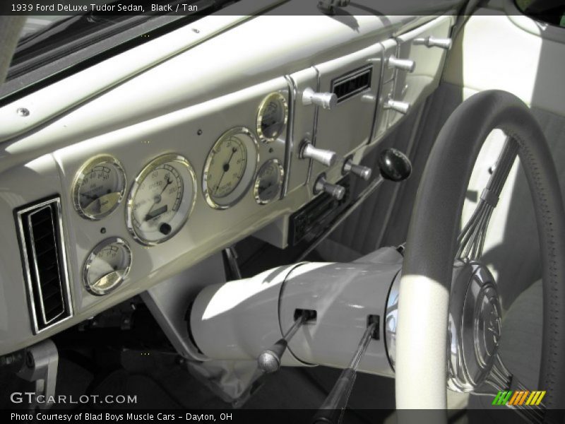 Black / Tan 1939 Ford DeLuxe Tudor Sedan