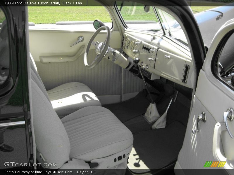 Black / Tan 1939 Ford DeLuxe Tudor Sedan