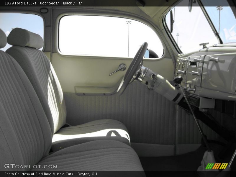 Black / Tan 1939 Ford DeLuxe Tudor Sedan