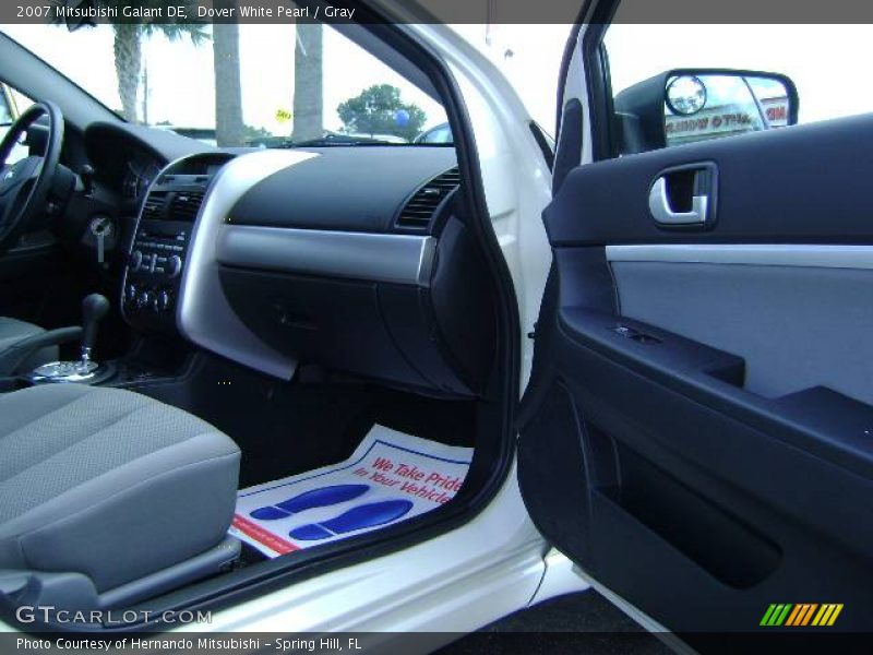 Dover White Pearl / Gray 2007 Mitsubishi Galant DE