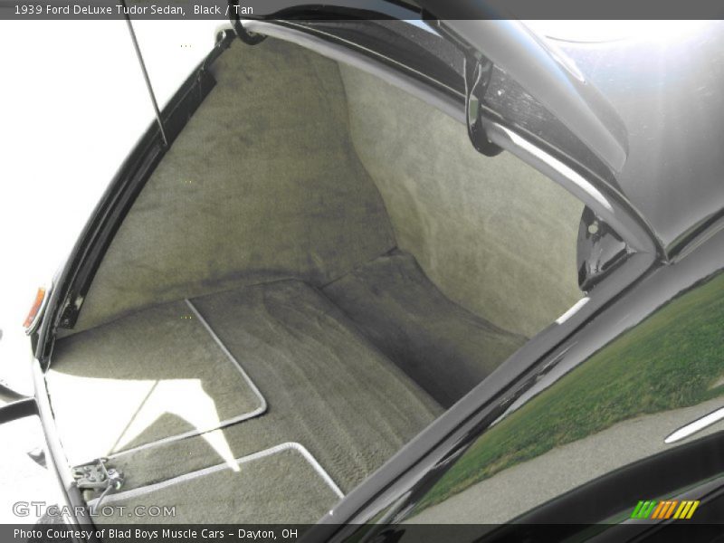  1939 DeLuxe Tudor Sedan Trunk