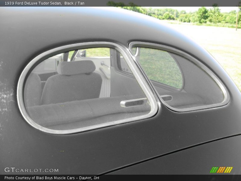Black / Tan 1939 Ford DeLuxe Tudor Sedan