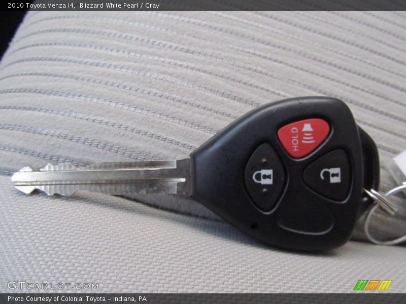 Blizzard White Pearl / Gray 2010 Toyota Venza I4