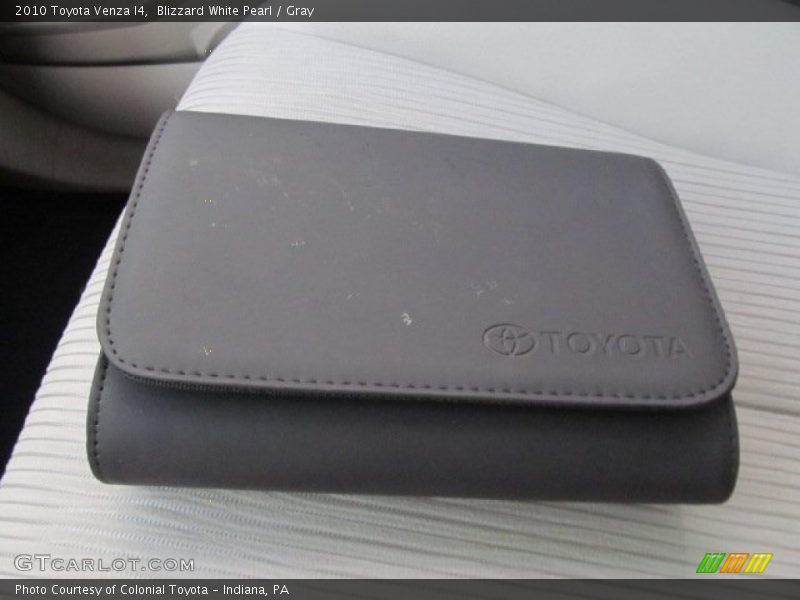 Blizzard White Pearl / Gray 2010 Toyota Venza I4