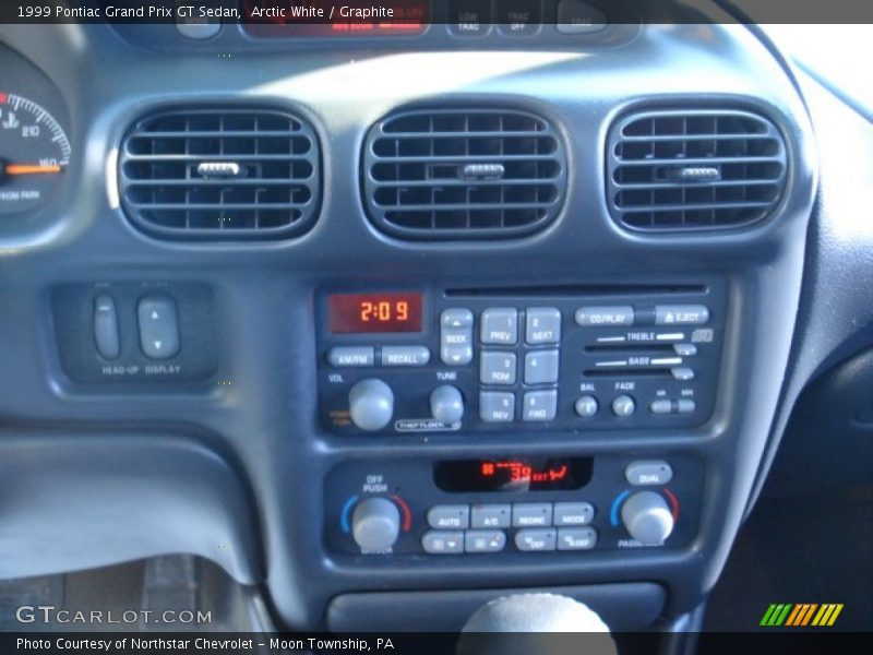 Arctic White / Graphite 1999 Pontiac Grand Prix GT Sedan
