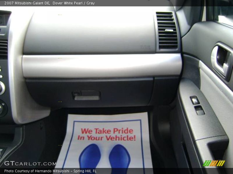 Dover White Pearl / Gray 2007 Mitsubishi Galant DE